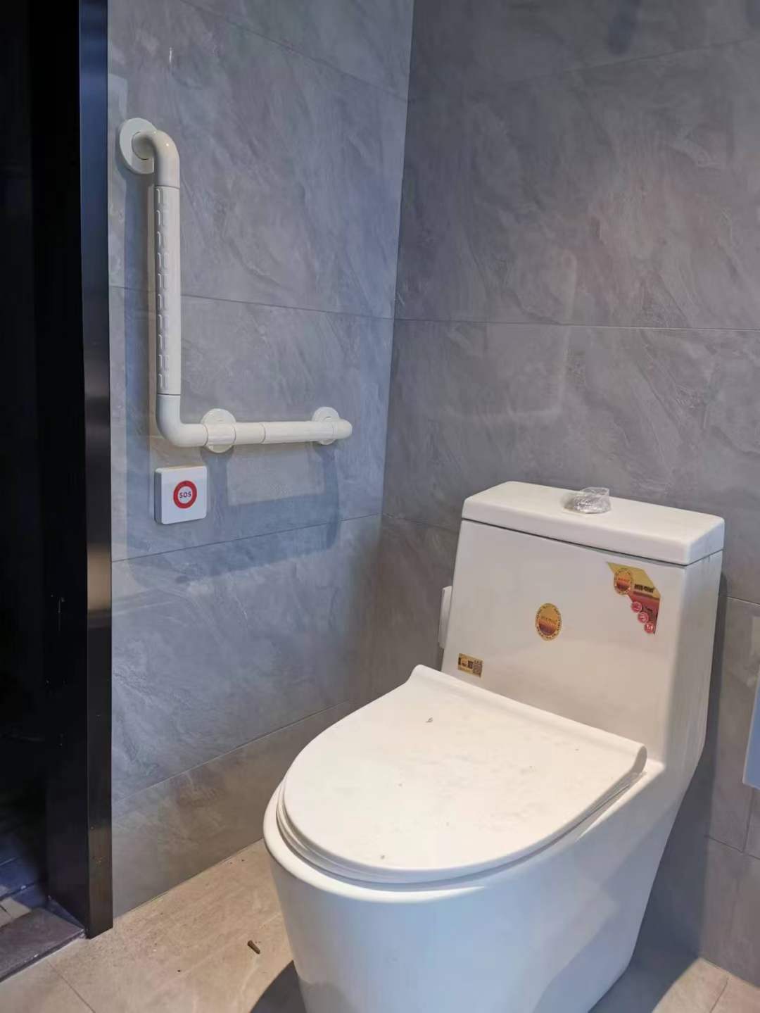 [甘肃省平凉市]老年养护院尼龙通道扶手、卫生间扶手安装效果展示